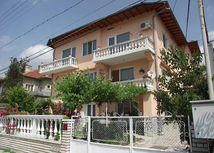 Hotel Family Velevi 2*