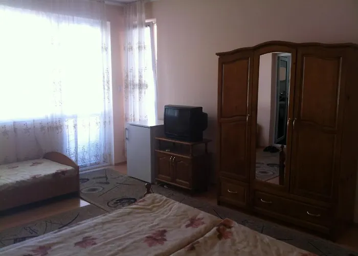 Family Velevi Hotel 2*